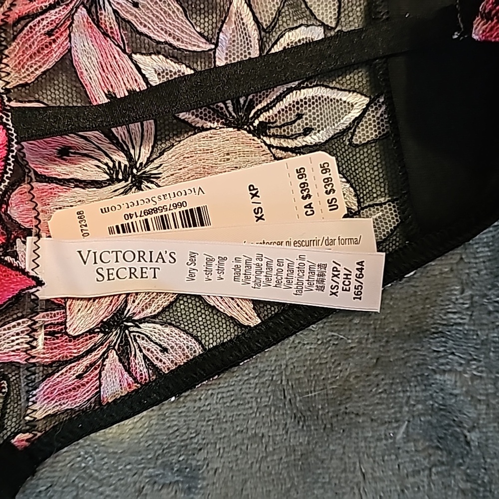 NWT Victoria's Secret Very Sexy V-string - Picture 3 of 3
